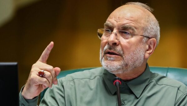 ببینید  بحث قالیباف با نماینده مجلس: وقت بگذارید مطالعه کنید!