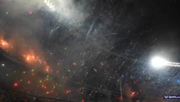 ببینید  ورزشگاه در آتش شور هواداران ریسینگ‌کلاب