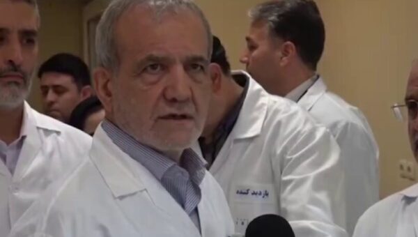 پزشکیان با ظاهری متفاوت در سازمان انرژی اتمی + عکس