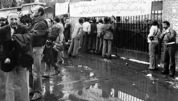 ببینید  روایت تسخیر سفارت آمریکا از زبان اولین فرمانده سپاه