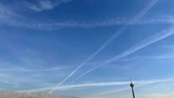 ماجرای ابرهای خطی در آسمان تهران چیست؟