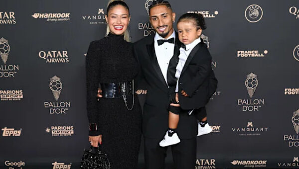 عکسدرخواست ضد یامال همسر رافینیا از هواداران بارسلونا!