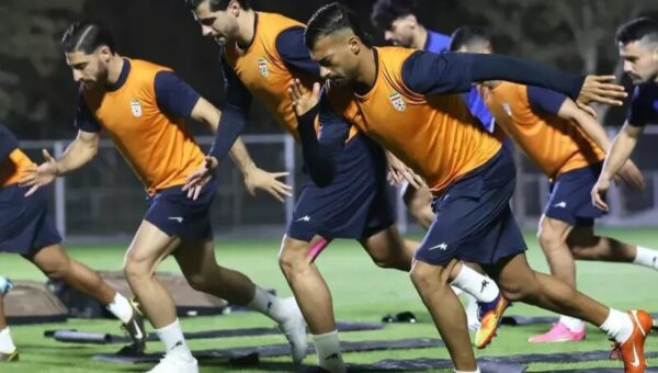 ببینید  چالش حفظ توپ بازیکنان تیم ملی فوتبال قبل از شروع تمرینات در ورزشگاه خلیفه بن زاید