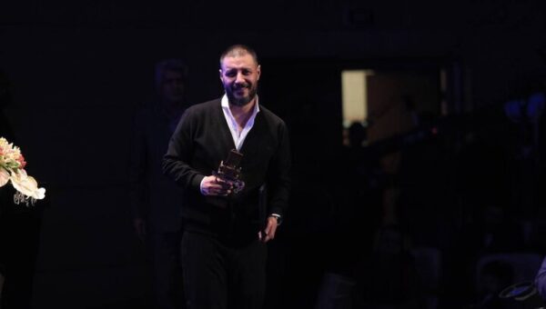 تجلیل از جمشید هاشمپور / جوایز فیلم شهر در دستان جواد عزتی و آزاده صمدی