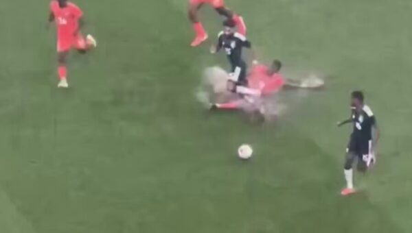 ببینید  باران سیل‌آسا در بندر جده عربستان در جریان مسابقه فوتبال