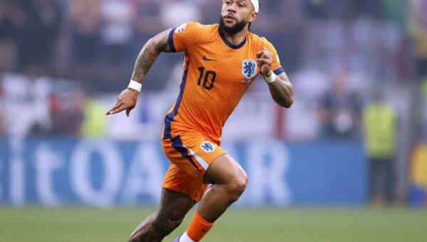 ستاره هلندی فوتبال جهان و رهایی یک زن باردار!
