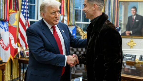 عکس  ادعای عجیب وزیر ترامپ؛ رونالدو را در کاخ سفید نشناختم!