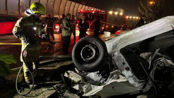 ببینید  اولین تصاویر از تصادف سنگین پژو ۲۰۶ در بزرگراه یادگار امام