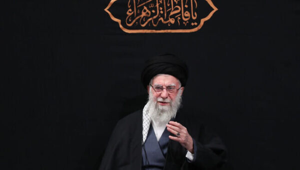 ببینید   لحظه ورود رهبر معظم انقلاب به دومین شب مراسم عزاداری ایام شهادت حضرت زهرا سلام‌الله‌علیها در حسینیه امام خمینی(ره)