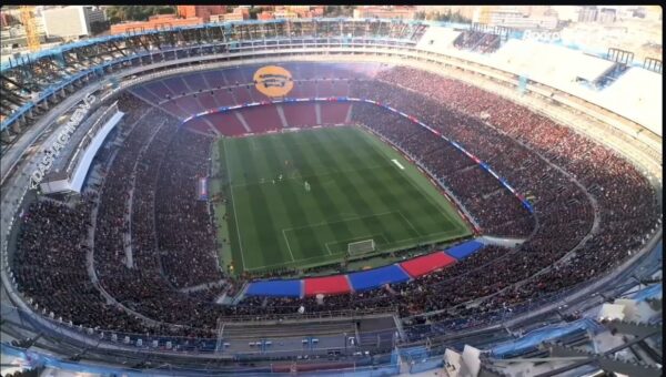 ببینید  تشویق شدید مسی در نیوکمپ جدید توسط هواداران بارسلونا