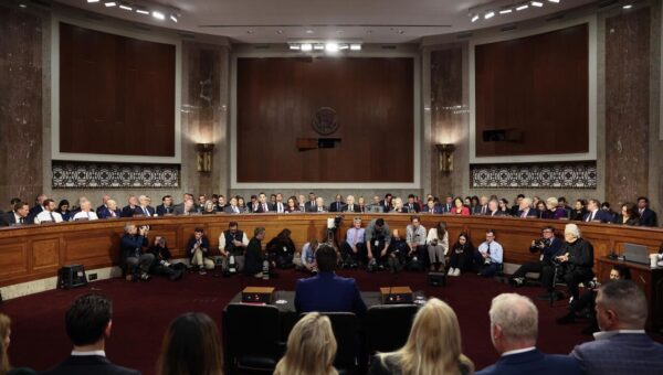 نامه دموکرات‌ها به هگست و پم باندی؛ اسناد محرمانه را منتشر کنید