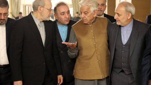 زیدآبادی: آقای لاریجانی چه نوع کارت سفیدی؟/صلح ترامپ مهمترین بخش گفتگوی لاریجانی با مقامات پاکستانی بوده است/آنچه عیان است بلاتکلیفی بی‌پایان است