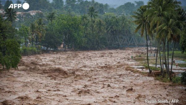 سیلی که جان ۱۴۵ انسان را گرفت/ عکس