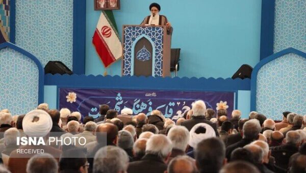 امام جمعه کرج:  تأمین امنیت آبراه‌های دریایی بر عهده نیروی دریایی است/ ملت ایران در این جنگ پاسخ کوبنده‌ای به دشمن داد