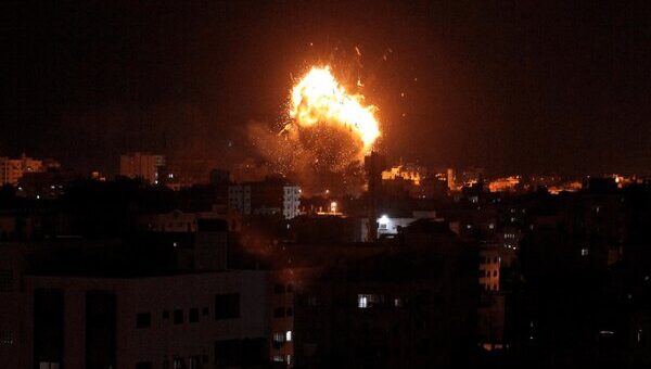 اسرائیل از هوا، زمین و دریا غزه را بمباران کرد