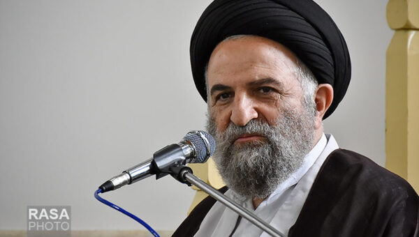 انتقاد عضو جامعه مدرسین از تضعیف دولت توسط نمایندگان مجلس و چهره های سیاسی/ بعضی از همین منتقدین اگر مسئول بودند اوضاع شاید بدتر از الان بود