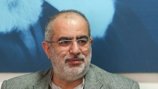 توییت معنادار آشنا ؛ در دورهمی های زیرزمینی برای آینده ملت تصمیم‌سازی نکنید