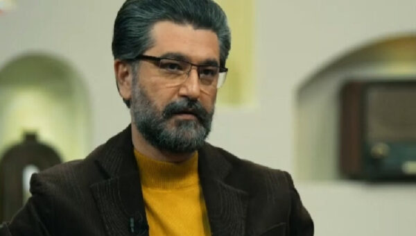 ببینید  صدای زیبا و احساسی امیرحسین مدرس با خواندن یک ترانه نوستالژی