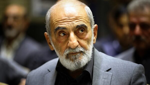 واکنش حسین شریعتمداری به بیانیه شورای همکاری خلیج فارس علیه جرایر سه گانه/ بحرین را به ایران ملحق کنید؛مردم آمجا هم همین را می خواهند