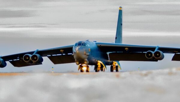 ببینید  قدرت‌نمایی بمب‌افکن‌های B-52 آمریکایی کنار جنگنده‌های ژاپنی