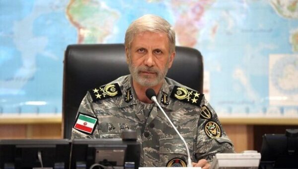 سرلشکر حاتمی: تا پای جان در دفاع از نظام اسلامی ایستاده‌ایم/ لحظه‌ای را در ارتقای توان دفاعی و اقتدار خود از دست ندادیم