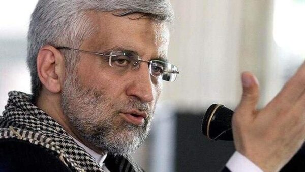 عکسی از سعید جلیلی بر مزار فرمانده شهید شده در جنگ ۱۲ روزه