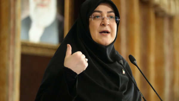 ببینید  ترک محل سخنرانی توسط سخنگوی دولت در دانشگاه یزد؛ افرادی در بیرون مرزها از اینکه شما بر مادر خودتون می‌تازید خوشحال خواهند شد