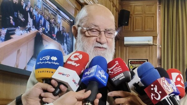 ببینید  چمران: قبلا فروش خانه در تهران متری بود، الان شده سانتی متری!