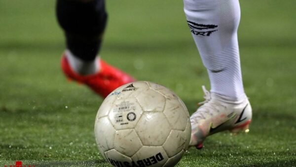 انتقاد تند روزنامه اصولگرا از باشگاهها/ امنیت و اخلاق زیر پای لات‌های فوتبال له می شود