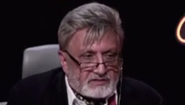 ببینید  داریوش سجادی: مدیریت ایران کوتوله‌سالار است؛ نخبه می‌میرد اما مدیران مادام‌العمر نمی‌افتند!