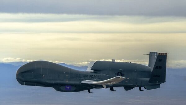 چگونه پهپادها مکالمات را از صدها کیلومتر دورتر شنود می‌کنند؟