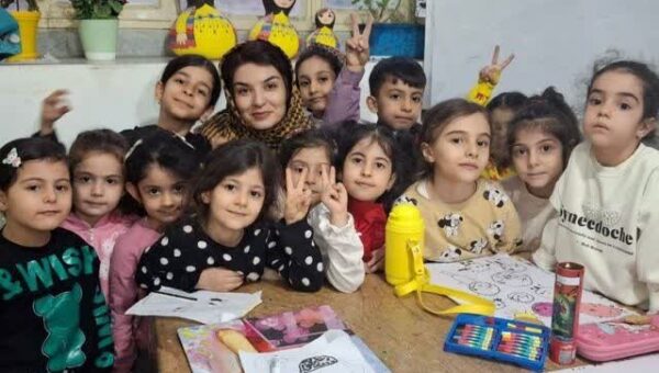 آموزشگاه «رویای رنگی» درخشان‌ترین چهره آموزش هنر کردستان شد