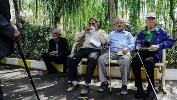 هزینه بیمه تکمیلی بازنشستگان ۱۱۹ درصد افزایش یافت/ پشت بازنشستگان را خالی کردند