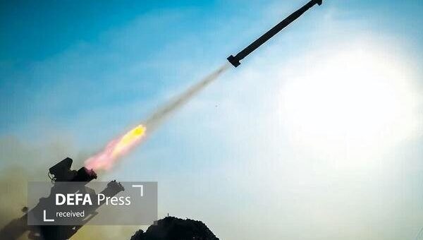 پیام‌های رزمایش‌های سپاه برای آمریکا و اسرائیل/ قدرت نمایی موشک بالستیک جدید نیروی دریایی سپاه/ سردار تنگسیری: با دشمن هیچ تعارفی نداریم