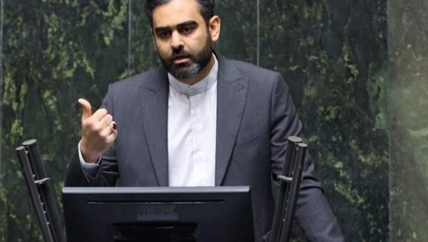 کارشناس شبکه افق خطاب به امیرحسین ثابتی: گربه‌صفت نباش!