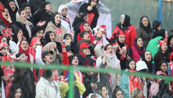 عکس  بنر زیبای دختران پرسپولیسی در شهرقدس