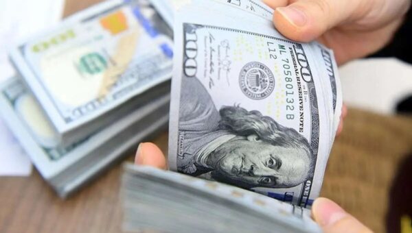 قیمت دلار، یورو و سایر ارزها امروز ۳ دی/ دلار در وضعیت عجیب؛ قیمت از ۱۳۶ هزار تومان بالاتر رفت