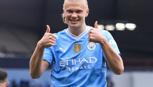 عکس  شوخی هالند با سخت‌گیری گواردیولا؛ خیالت از من راحت باشد!