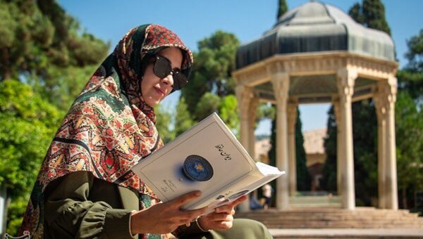 چرا با حافظ فال می‌گیریم؟/ کتابی که در جوار آرامگاه خواجه متولد شد