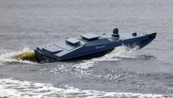 ببینید  قایق تندروی اوکراین نتوانست از سد سربازان گارد قدرتمند روسیه عبور کند