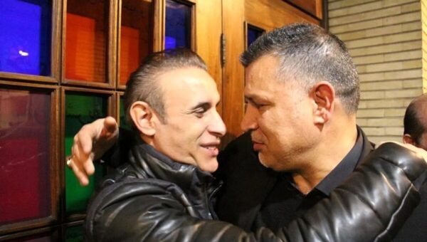 عکس  تصویری زیرخاکی از حضور علی دایی و یحیی گل‌محمدی در جوانی در یک مدرسه در جنوب تهران