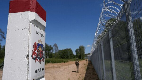 دیوارکشی لتونی در مرز با روسیه