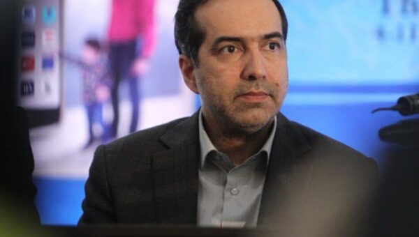 ببینید  واکنش واقع‌گرایانه حسین انتظامی به ادامه همکاری با سلبریتی‌هایی که در این ایام همراه با مردم نبودند