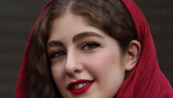ببینید  کری‌خوانی الیکا ناصری درباره هنر آشپزی؛ بازیگر زن از کدام کار در خانه متنفر است؟