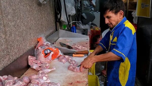 یک اتفاق مهم در بازار مرغ/ ۱۵ روز دیگر مرغ با این تغییر قیمتی مواجه می‌شود!