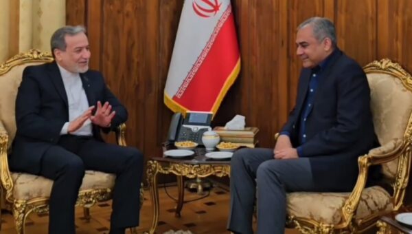 منبع پاکستانی: نقوی حامل پیامی از اسلام‌آباد برای رهبر ایران است