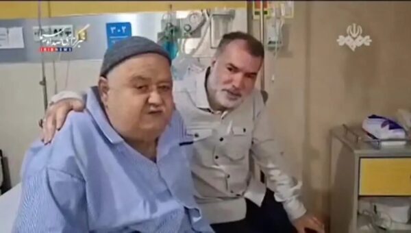 ببینید   پیام اکبر عبدی به مردم از بیمارستان و قول ‌گرفتن از ده‌نمکی برای اخراجی‌های آخر