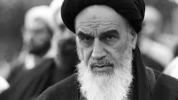 واشنگتن‌پست: [امام]خمینی ریگان را هم به سرنوشت کارتر دچار می‌کند؟!
