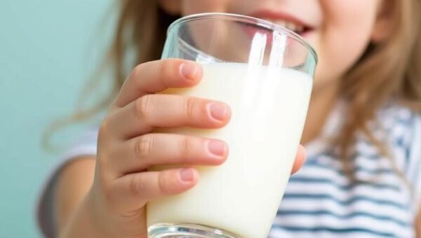 کدام شیر برای کودکان بهتر است؛ شیر کم چرب یا پرچرب؟