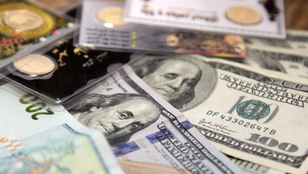 پاسخ دبیر پیشین کانون صرافان به یک سوال روز /  حتی توافق هم دلار را ارزان نمی‌کند